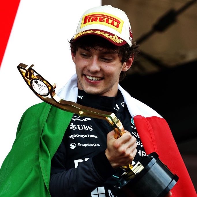 italianspeeder's tweet photo. ⠀⠀⠀⠀
⠀⠀                            and that’s 𝐟𝐢𝐫𝐬𝐭 𝐩𝐥𝐚𝐜𝐞 !! 
                                  oops, i did it 𝑎𝑔𝑎𝑖𝑛.  🏆 https://t.co/JjEQkHHxVW