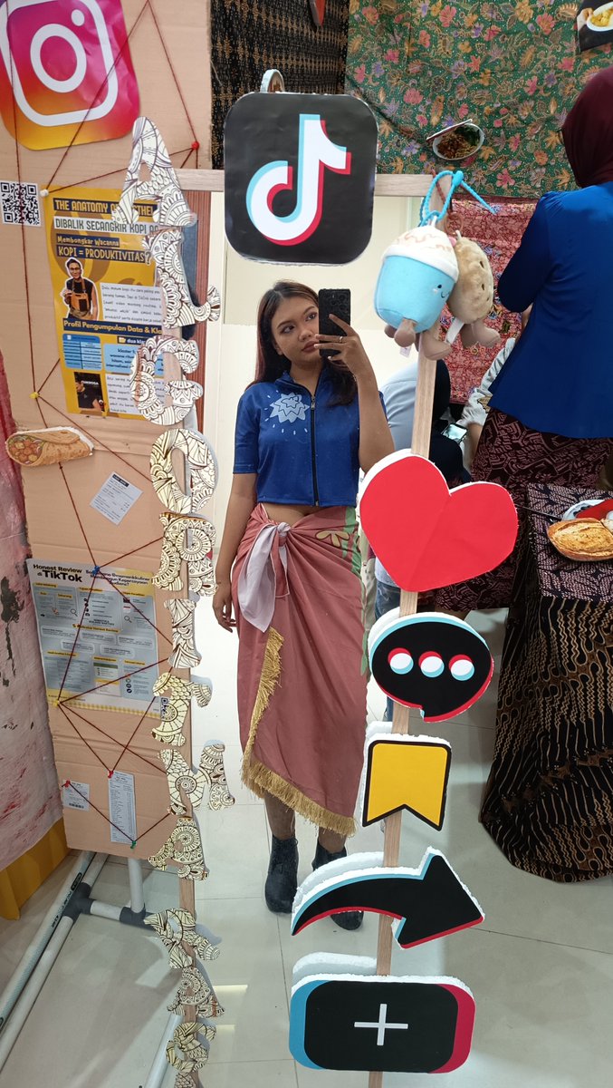 apalaadia's tweet photo. dump nico robin menang awarding 😜 https://t.co/JJUGjIiS8g