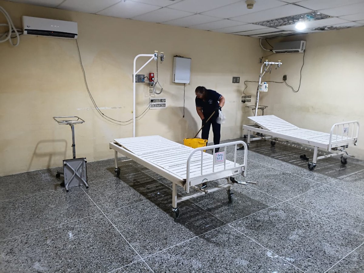 cubacooperaven's tweet photo. ¡Disciplina y salud en Táchira! 🇨🇺🇻🇪 Desde el CDI Uribante, nuestro equipo realizó una jornada de profunda limpieza e higienización en las salas de hospitalización y la UCI. Ambientes limpios y desinfectados para garantizar la seguridad de cada paciente.

#CubaCoopera https://t.co/QCLNuvf9z3