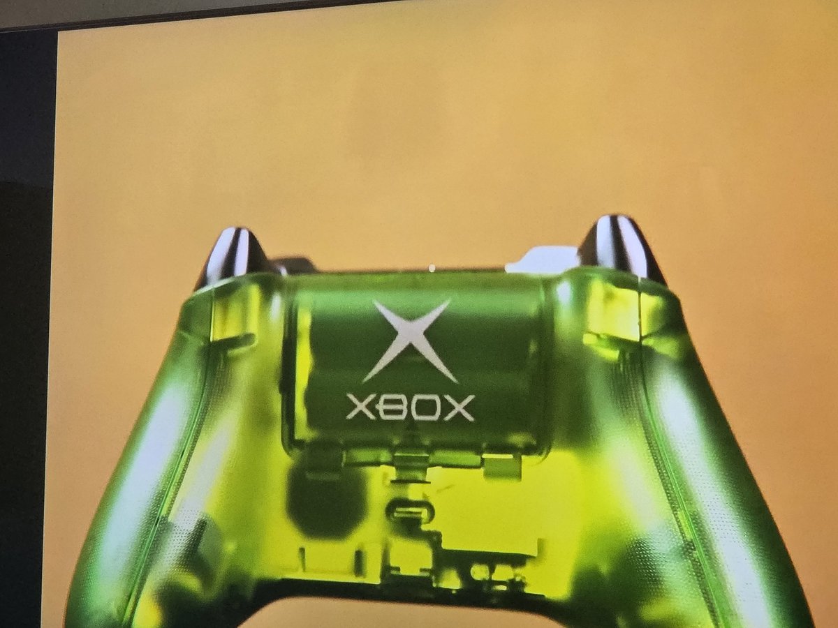 japonton's tweet photo. XBOX edición 25 años!! Disponible en Noviembre 2026 https://t.co/07PSMG0vQs