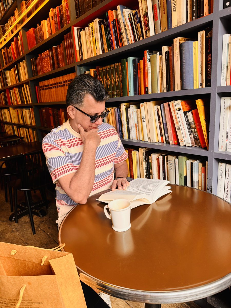 weberfadel's tweet photo. @JFreiress_ @suelipereira_ Hoje de manhã, também tomei um café em Paris.
Não posso pagar o café do Luciano Huck, mas torço para que cada membro do Bolsa-Família prospere e, caso queira, possa ter o prazer de vir à Cidade Luz… https://t.co/JnsD3xlJXm