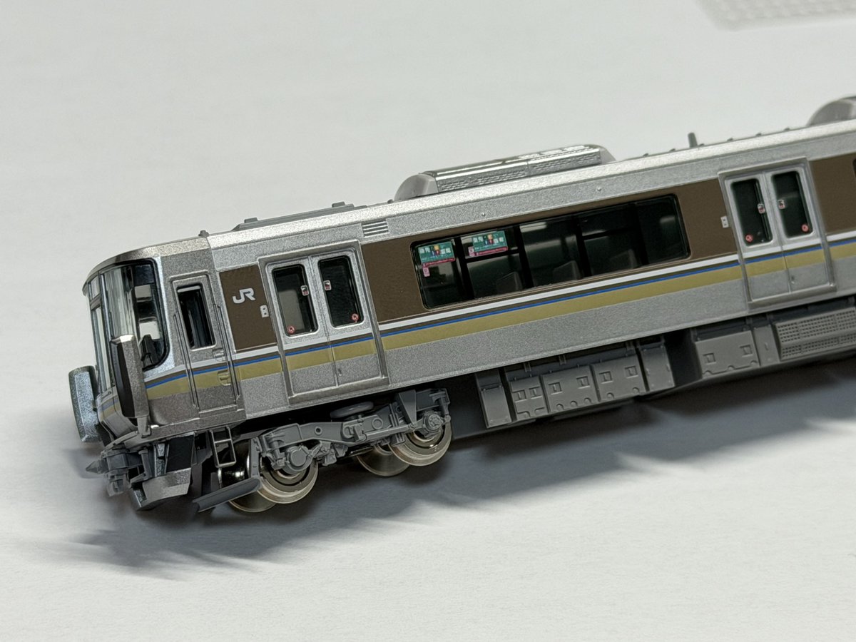 nkt2ya's tweet photo. 223-2000の情報量アップ
①ショーロンポーの1次車スモークフィルムシールでフルスモに (@Xiaolongbaoooon )
②愛岐車両さんのスノープラウで足元引き締め( @AigiTREC )
③世田谷総合車輌さんのインレタで窓周りを賑やかに( @sscmodel )

唯一無二とは言わないけど、個性は出たかな？ https://t.co/LrnKRsdP4A