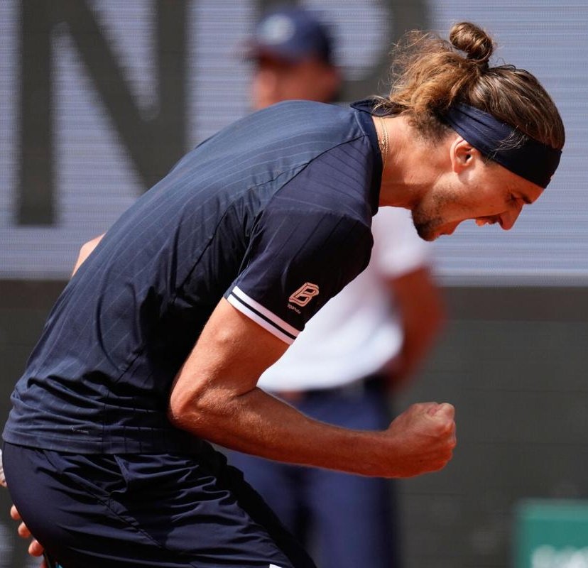 TheTennisLetter's tweet photo. Zverev d. Cobolli 6-1 4-6 6-4 6-7(5) 6-1

Finally.

SASCHA WINS HIS FIRST GRAND SLAM TITLE.

He becomes the first German man to win Roland Garros since Henner Henkel in 1937.

88 years.

✅25th career title
✅35th win of 2026

Monumental moment for German tennis.

🇩🇪 https://t.co/CrPlKu0PMi