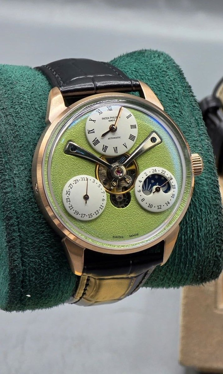 platinumlami__'s tweet photo. Patek Philippe Bahrain Automatic 
Tourbillion 

Price: N400,000

DISCLAIMER: We do not claim ownership or copyright over the brands depicted https://t.co/lqnbyuQI9y