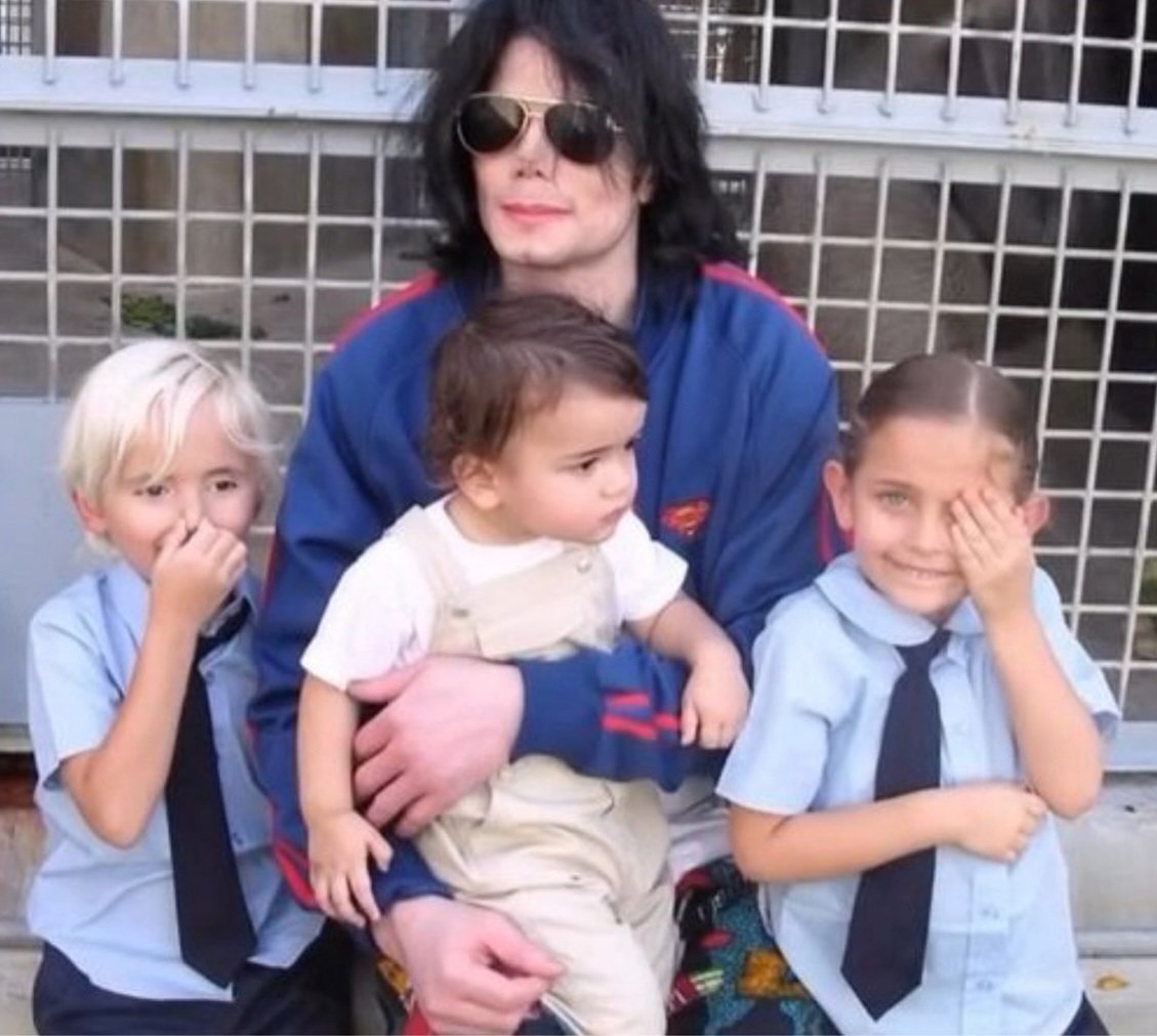 __SkyJackson__'s tweet photo. THE #MJFAM ❤️ YOU SO MUCH ❤️
❤️ #Bigi #ParisJackson #PrinceMichaelJosephJacksonII #MichaelJackson ❤️ https://t.co/RStRkp5R7O