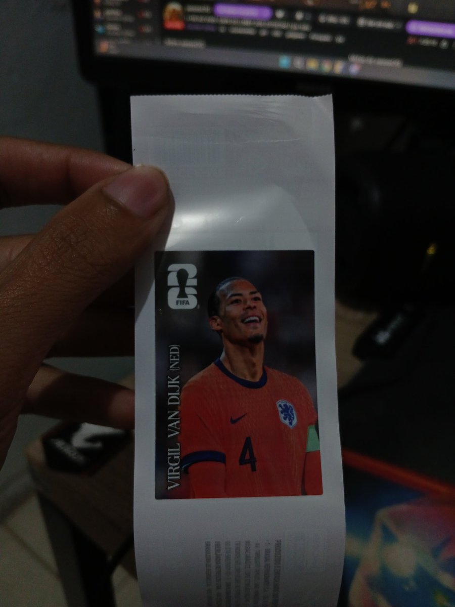 bonoitte's tweet photo. Coca cola eu te amo, mas me desculpa, ninguém aguenta mais o  VAN DIJK em todas https://t.co/xWBrtaRyk1