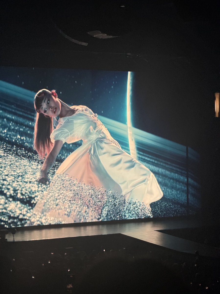 eternalkuchi's tweet photo. @arianatorswildt @lushmidnightsun BEST SHOW EVER IDC https://t.co/vFMnYmfjQH
