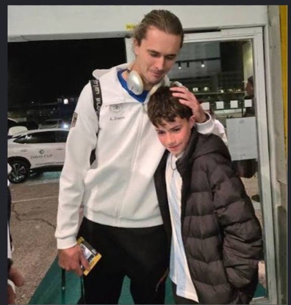 _Burrito10's tweet photo. Yo era solo un niño emocionado por conocer a su idolo, incluso le pedí una foto, no quiero ni pensar lo que pasó después
#ZverevPedofilo https://t.co/RoYscfrXIB