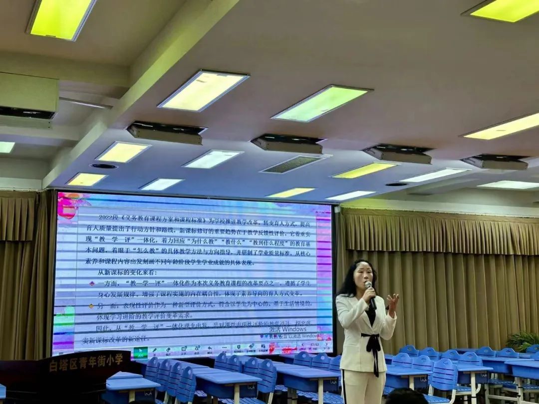 NickJuen's tweet photo. 刚结束《职场高效沟通》线下培训！现场拆了5个真实沟通卡点，和30多位同行练了即兴表达，干货直接能用，接下来要把笔记整理成可落地的小工具～ https://t.co/YpQhRuJR07