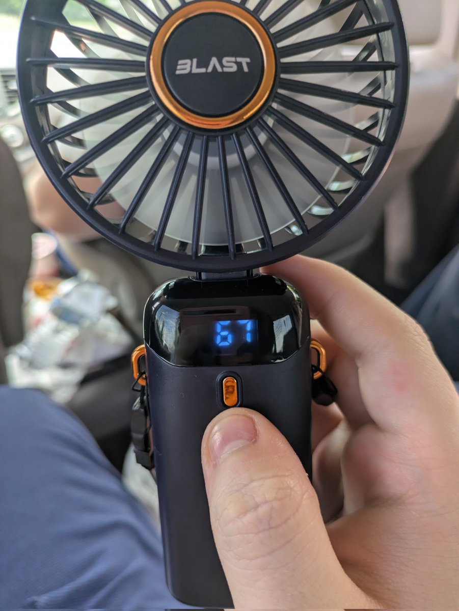 39BiN03's tweet photo. why does this little fan I bought have a 67 mode ????? it's not even on the box or anything it just does this https://t.co/Bj3rEEbV6j