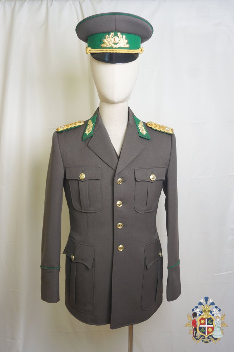sisuiR's tweet photo. 止水工坊 
オーダーメイド軍服
東ドイツ　国家人民軍　国境警備隊　将官の軍服 https://t.co/aYH0tVvmlV
