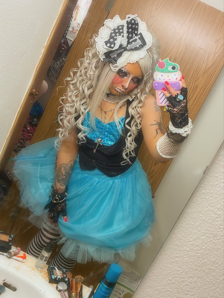chainmace's tweet photo. eat me 
#gyaru https://t.co/IwAkYvLH96