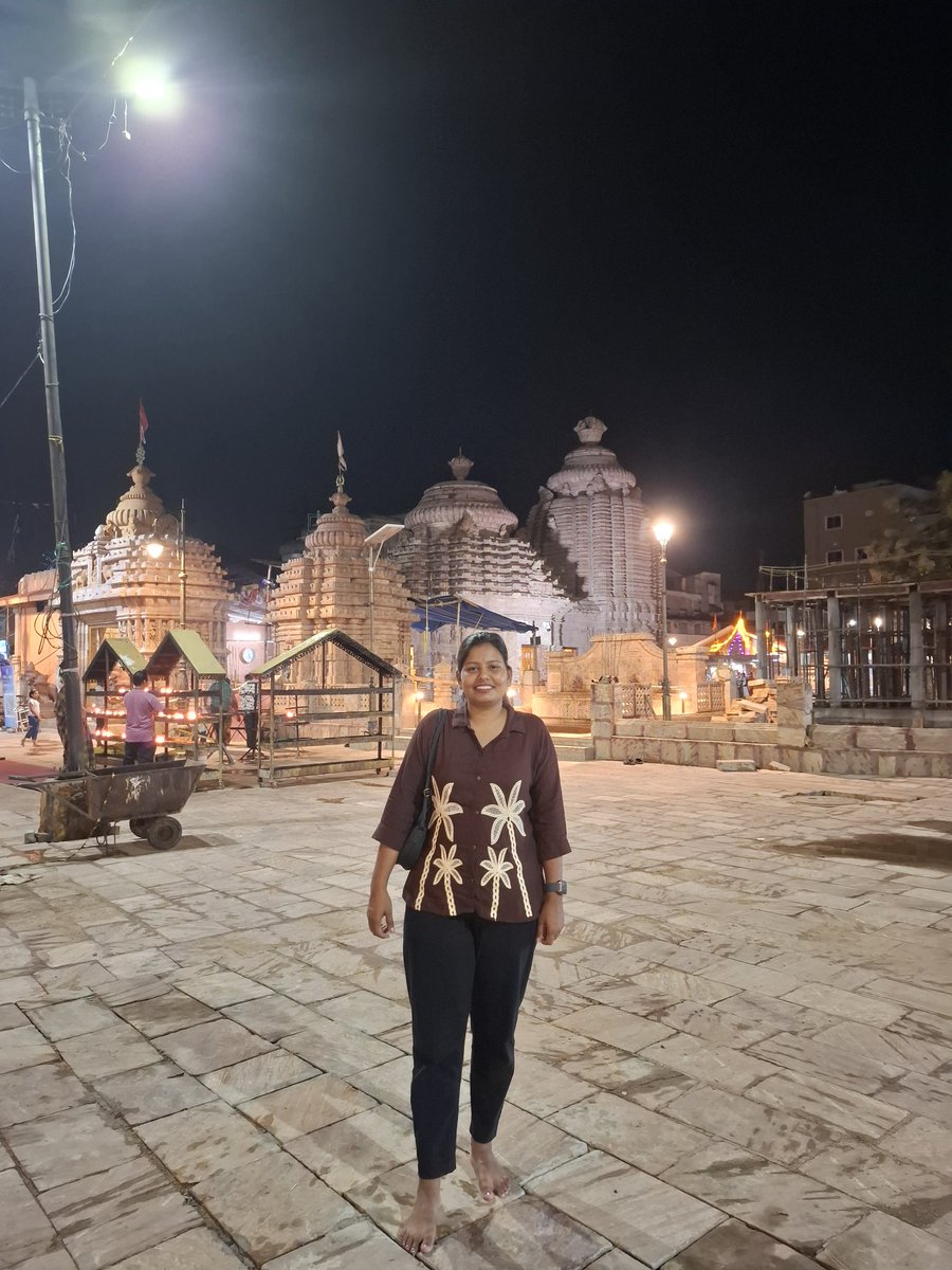 Mswapnanjali's tweet photo. Blessed by Maa Cuttack Chandi 🙏
#Odisha #Odia #Cuttack #MaaChandi #Devi #Blessed #Peace https://t.co/YeXFJIxTOx