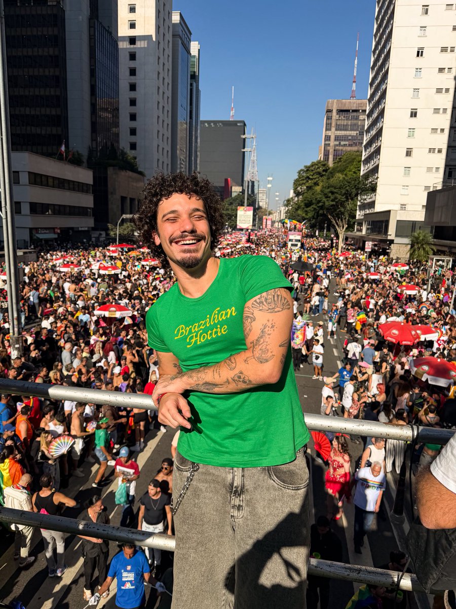 ojoaofreire's tweet photo. ai que delícia que delícia ser viado vamo ser viado ser pra sempre é babado https://t.co/4kHi3yctOz