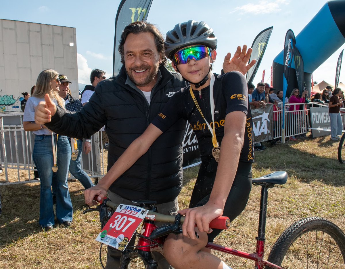 GustavoSaenzOK's tweet photo. Vivimos una nueva edición del Desafío de las Nubes, una competencia que volvió a reunir en Salta a 1250 ciclistas de distintas provincias argentinas y países vecinos.

Felicito a todos los participantes, a sus familias y a la organización por hacer crecer año tras año este evento que ya es uno de los más convocantes del país.

Salta sigue consolidándose como sede de grandes encuentros deportivos, mostrando al mundo su calidez y todo su potencial.
