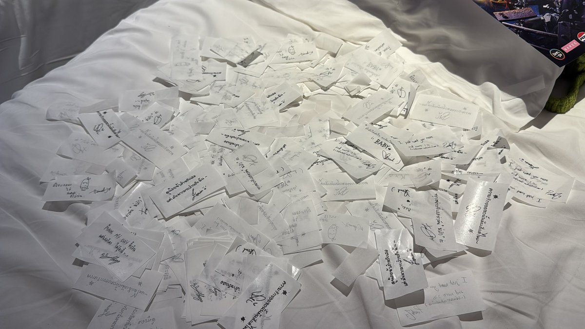 Luschers_'s tweet photo. มีใครสนใจใบโปรยมั้ยคะ เราว่าจะแจกฟรี *จ่ายแค่ค่าส่ง* แจกเป็นเซ็ท7คน พอดีโกยมาเยอะเกินไปมาก…🥹

#4EVEUnchainedConcert_Day2
#4EVEUnchainedConcert
#ตลาดนัด4eve https://t.co/GfYYdkkCPV