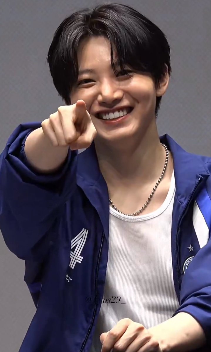 kyuporhia's tweet photo. that smile.. that damn smile 🫳 https://t.co/Vj6JYXTnAW