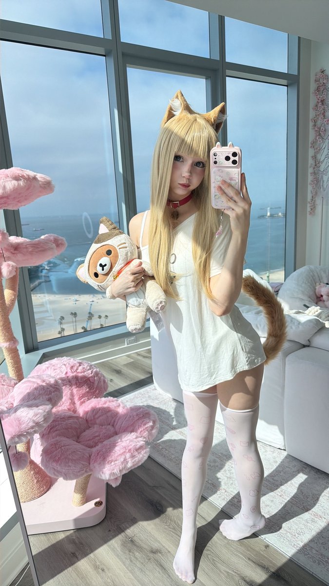 smeepsx's tweet photo. would u date a cat girl ^.^ https://t.co/yHfbHVCo0Y