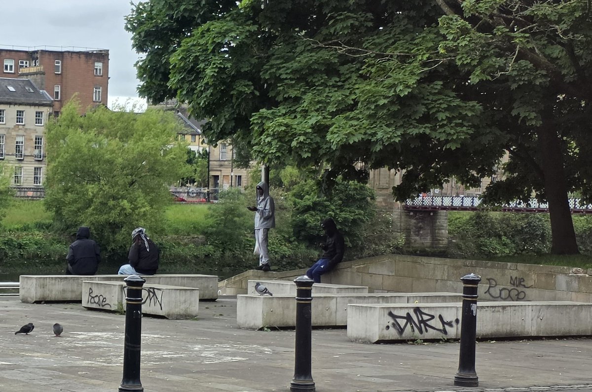 SnoopDegB's tweet photo. The Dispersal Zone Waterfront Crack Dealers that have been a constant fixture for the past 3 years are always just across that bridge.

Always in the same pattern. 2 sat down together, (one with cash, other with product) one looker and one steerer. Used to be afghans but its africans now.

@PSOSGreaterGlas how come this has been allowed to continue for so long, even after they came up with dispersal zone idea?

Who tells you to ignore the new scots who sell their shitty made chemical death to our already vulnerable members of society?

Most drug deaths in Europe and you cant even stop an open air crack market directly across from the sheriff court 💀