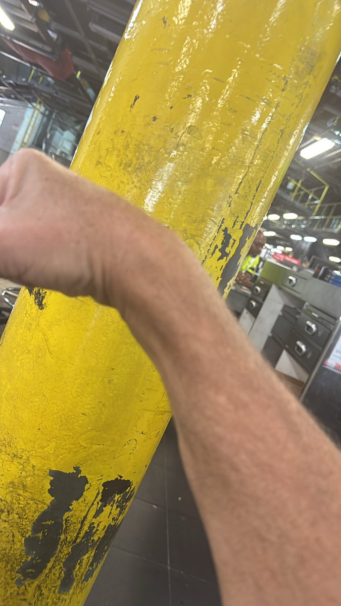 iTrade2's tweet photo. @ModzelewskiJeff @VinnysCorner1 lol here’s another fact.  I broke my wrist playing in a pickup game. He was on my team.  Still can’t bend my wrist more than that https://t.co/6JEpPdXpZu