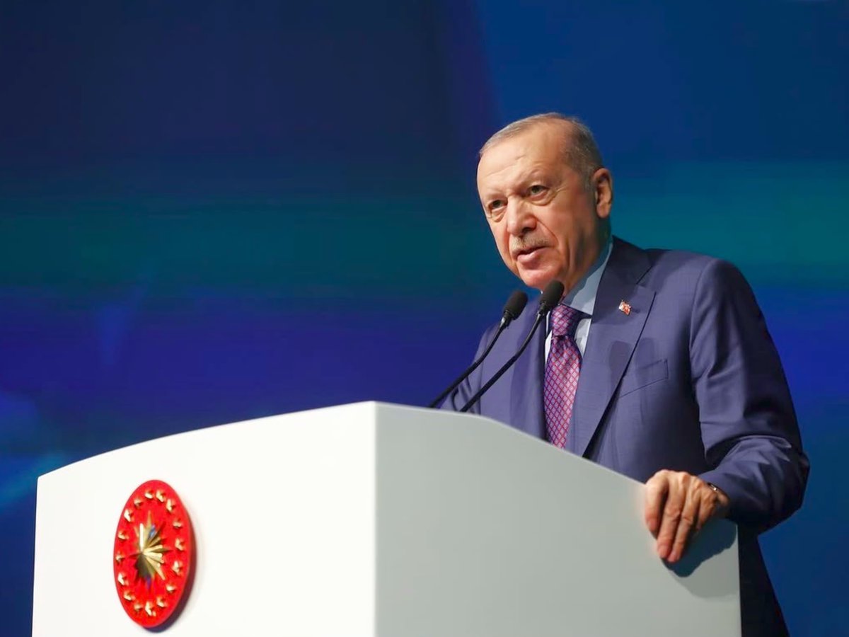 AKPartiSPBGM's tweet photo. Sosyal Politikalar Başkanımız @drbetulsayan, Cumhurbaşkanımız Sayın Recep Tayyip Erdoğan ve Sayın Emine Erdoğan Hanımefendi’nin teşrifleriyle düzenlenen Sıfır Atık Forumu gala yemeğine katıldı. https://t.co/Xh7ogyuaGh
