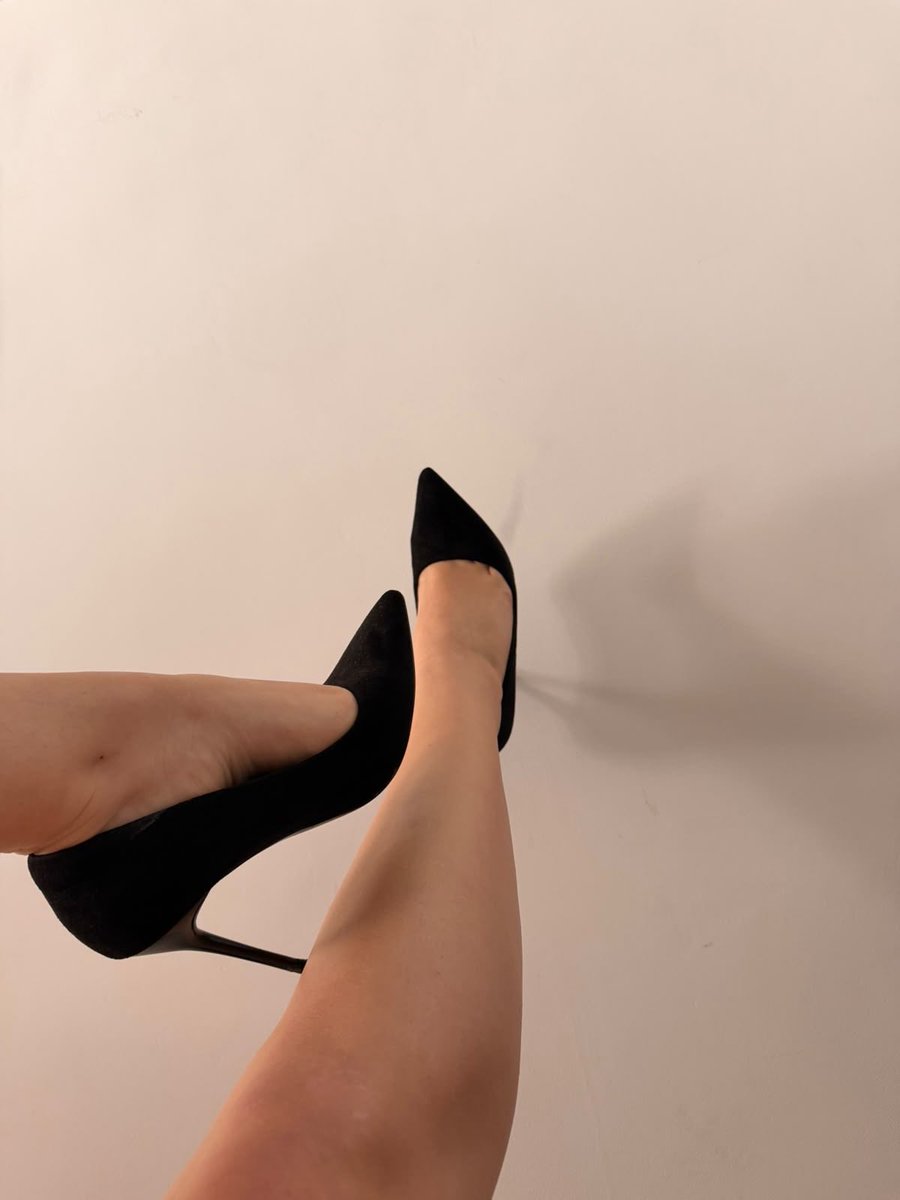 Velvet Toes tweet media
