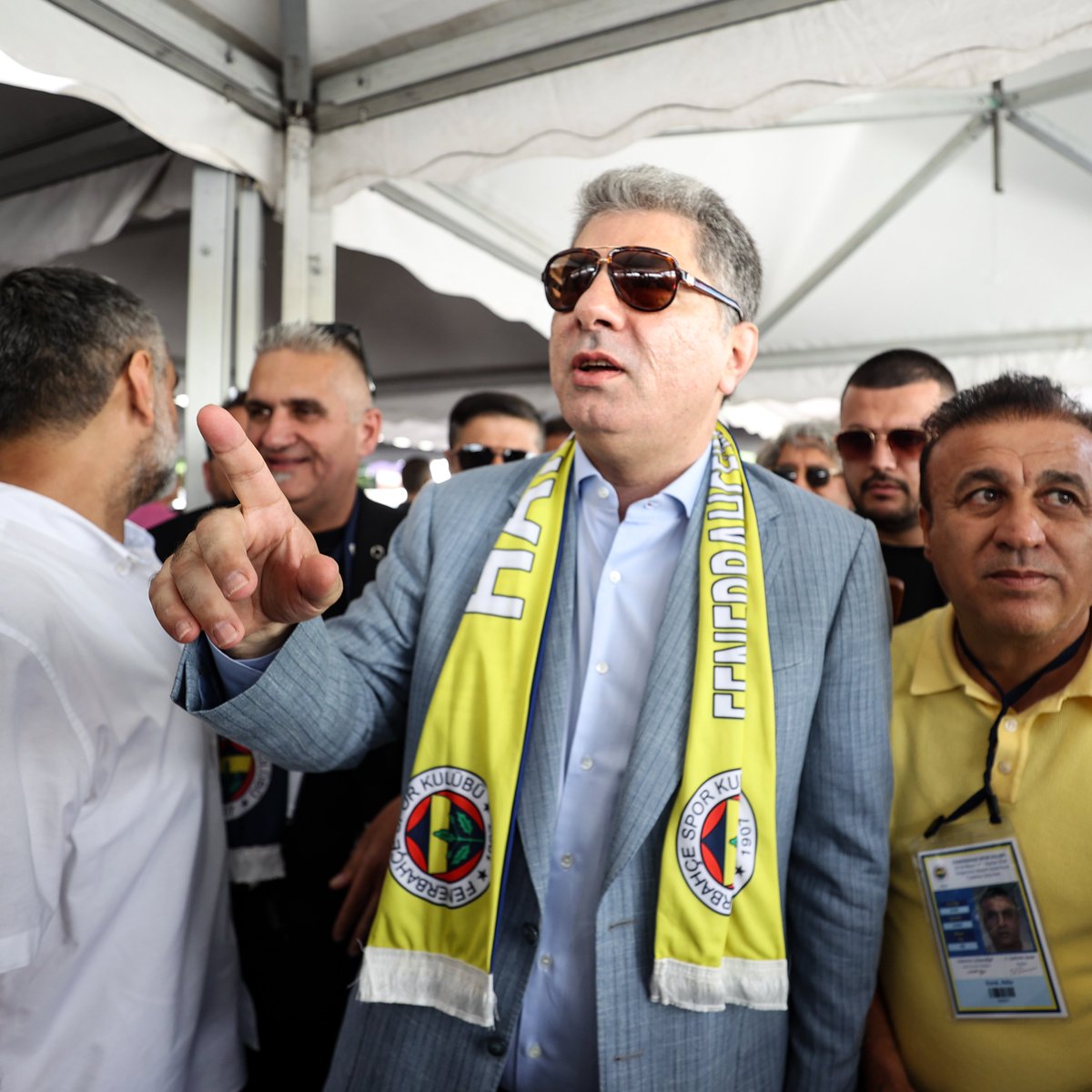 mackolik's tweet photo. 🔹 Hakan Safi: Bize oy vermeyenler acaba nasıl bir Fenerbahçe istiyor? Zamanla çıkacak hepsi meydana. Oturup seyredeceğiz. https://t.co/xDv2wYpMXn