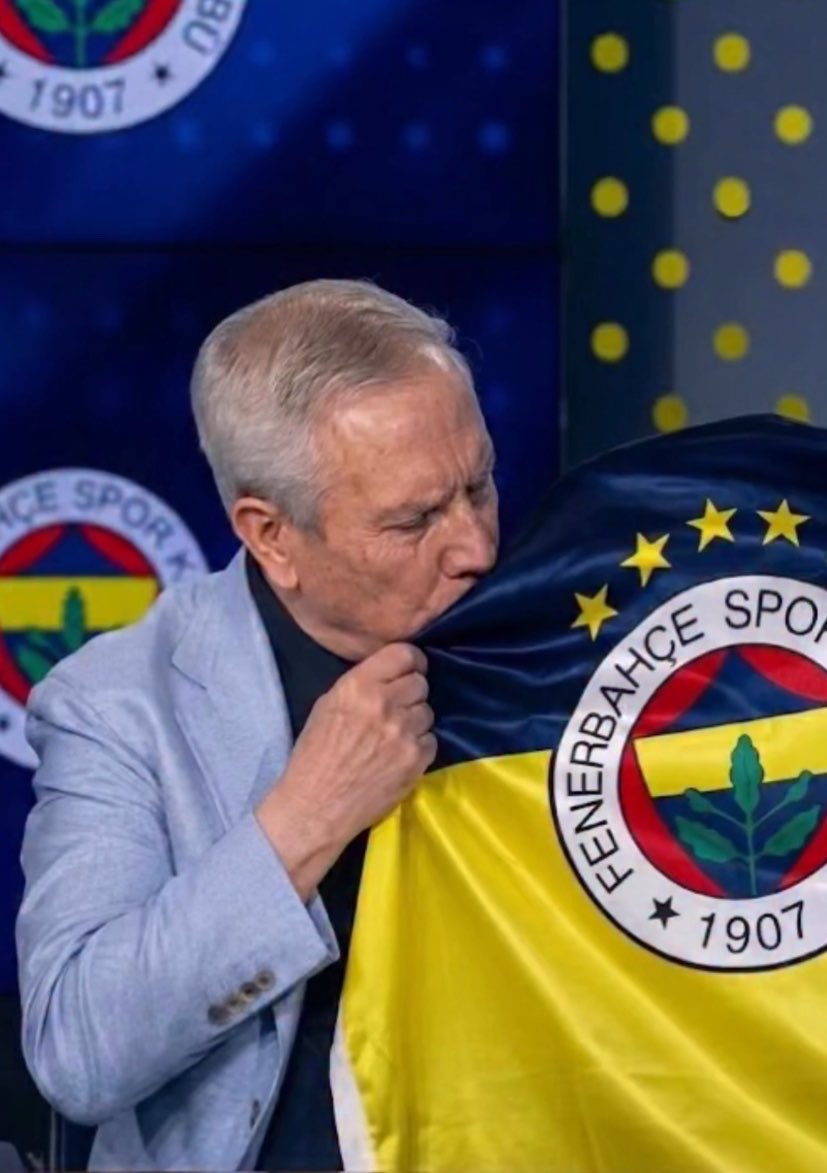 asu_altay's tweet photo. Fenerbahçemizin başkanı yeniden Aziz Yıldırım olmuştur.
Hoşgeldin büyük başkanım💛💙
#AzizYıldırımlaYeniden https://t.co/Gpxeb8anHy