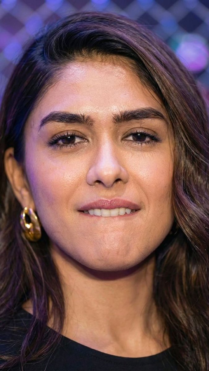 searchpopcorn's tweet photo. Will this be good profile pic for a BI account? https://t.co/25fw7xDhsI