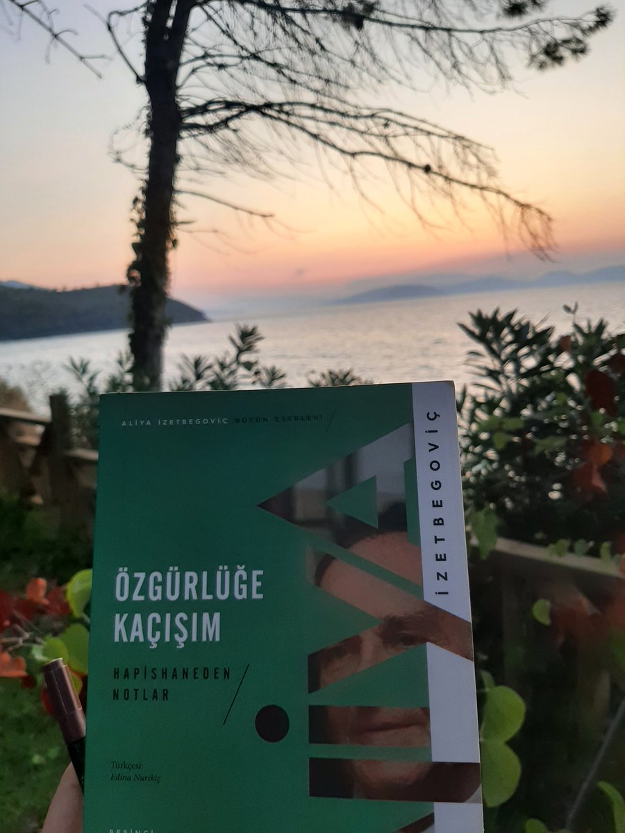 subatbiter's tweet photo. "Kişi göğü bir kez bulmuşsa, artık dünyadaki hiçbir dehşet göğü o kişinin elinden almaya güç yetiremez." https://t.co/zcLfUiDb3Y