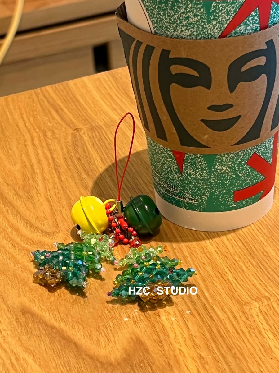 ClaraCiuca's tweet photo. Handmade woven string keychain just finished!  Perfect for adding a cute touch to your bags or keys – quick DIY project for a cozy weekend! #HandmadeDIY #Crafts， https://t.co/Y2g5PHGxQs