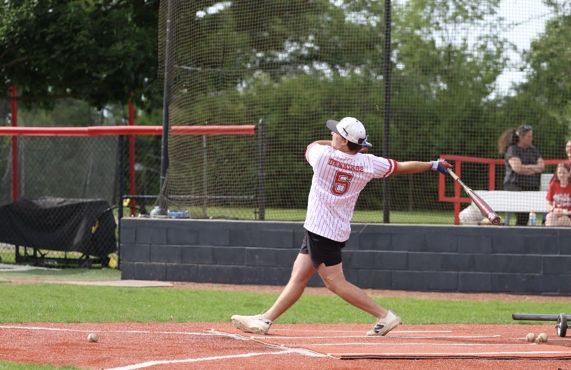 BaseballRedmen's tweet photo. 7th Annual HR Derby fundraiser ✅. Great way to celebrate our seasons with the baseball family. Thanks to all the parents who attended &amp; donated food/drinks. Thanks to our local businesses for their generous donations. 
HR leaders- Drew, Tatum, Sam C. https://t.co/cQMDr12PLM