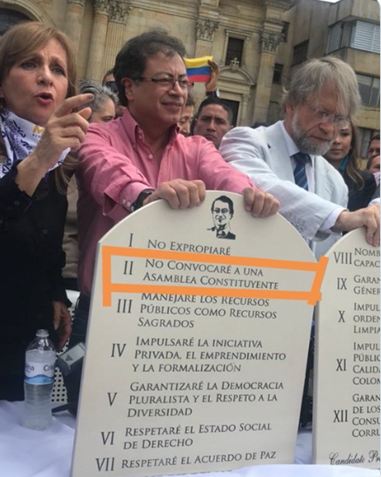 abecer57's tweet photo. @NoticiasCaracol Una imagen habla mas que mil palabras. Petro se ha convertido en jefe de campaña del tigre. https://t.co/4kNdU3DlXS