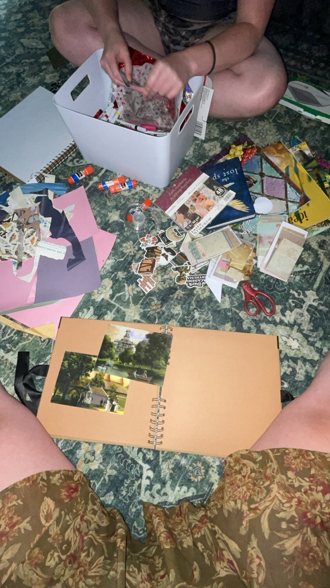 foolykooly's tweet photo. did some scrapbooking after a fun day of coffee, food, and adventure https://t.co/svToirGMsk