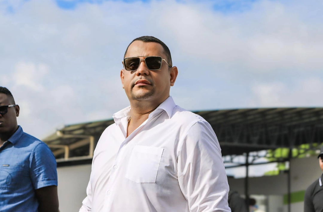 InSightCrime's tweet photo. 🇪🇨 | Vicko Villacís, mayor of Esmeraldas, was arrested along with other officials for being part of a money-laundering ring linked to Los Lobos. The case is just one more in the long list of corruption scandals in Ecuador. Read more: https://t.co/wDtljWBXZk https://t.co/iOKjVhycjD
