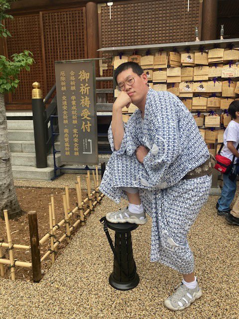 dreamcomestrue5's tweet photo. 謝楽祭2026 3/3

一花さんのお披露目チケットを馬好師匠から購入。ご本人不在だったけど馬好師匠と扇白師匠との3ショット。ご夫妻の大学後輩二人(小はださん、枝平さん)も激写📷
人気の新二ツ目イケメン市遼さんのスマイルも！

雨もふらずでホントに良かった。
楽しい時間をありがとうございました❣️ https://t.co/3PoL6xxnBr