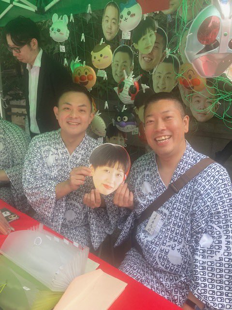 dreamcomestrue5's tweet photo. 謝楽祭2026 3/3

一花さんのお披露目チケットを馬好師匠から購入。ご本人不在だったけど馬好師匠と扇白師匠との3ショット。ご夫妻の大学後輩二人(小はださん、枝平さん)も激写📷
人気の新二ツ目イケメン市遼さんのスマイルも！

雨もふらずでホントに良かった。
楽しい時間をありがとうございました❣️ https://t.co/3PoL6xxnBr