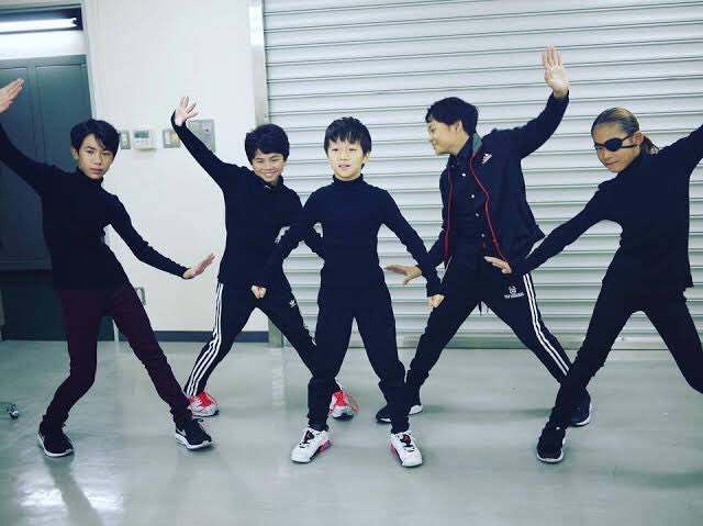 maiiese_'s tweet photo. Talking about Anti believer:

Taemin: "I'm only saying this because we're in Japan, but the choreography was created by Shuri-kun, who used to be a SHINee Kid.

(Seeing how surprised the Shawols) were, https://t.co/QBfadQe7Sy