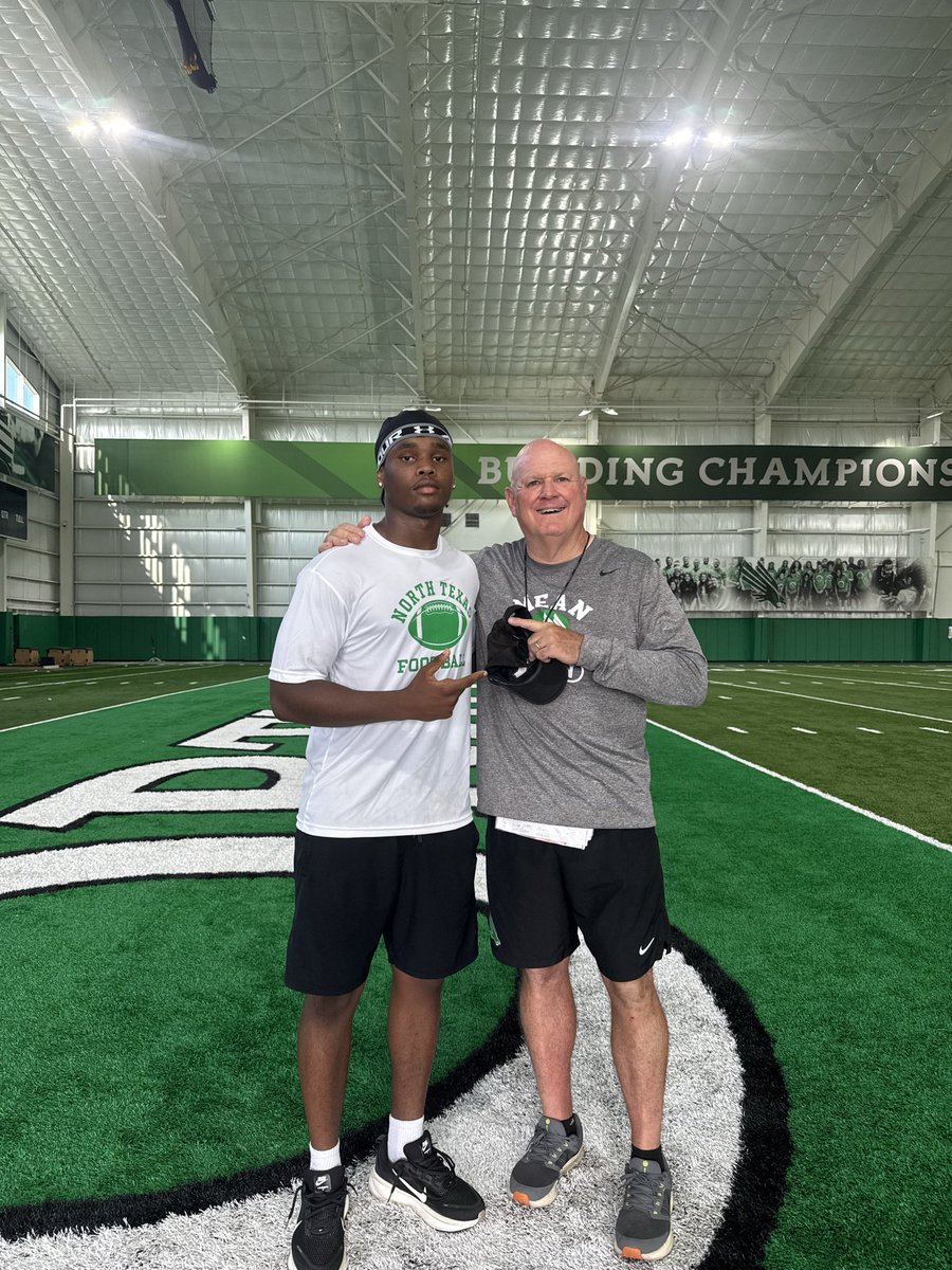 KingstonStokes_'s tweet photo. Had A Great Time In Denton, learned a lot Until Next Time Mean Green !!!

@CoachJackACHS 
@CoachTCRandle 
@CoachStumon https://t.co/UdxnSAtFgZ