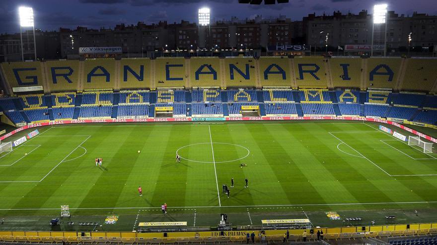 zenon_barriga's tweet photo. Hace apenas 24 horas salía de casa rumbo a Gran Canaria para acompañar a la UD Las Palmas en el primer partido del play-off de ascenso a 1a, y ya me estoy marchando de nuevo. Y si bien siempre es triste la despedida, la derrota hace el regreso aún más duro. https://t.co/3KrCR7jcwa