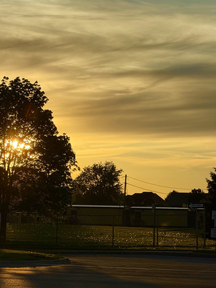 shagufta87_'s tweet photo. Show me your favorite sunset skies!

Impossible for me to pick a favorite, but this one would be in the running… https://t.co/aWR5Ervq3V