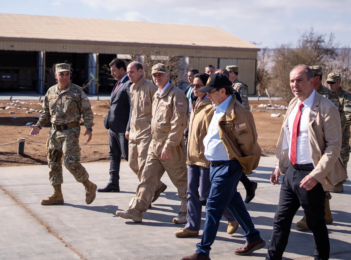 PresidenteKast's tweet photo. Esta tarde, visitamos la 1a Brigada Acorazada “Coraceros” para conversar con las tropas y el mando sobre los desafíos estratégicos de la labor militar https://t.co/V8N9uocc6B