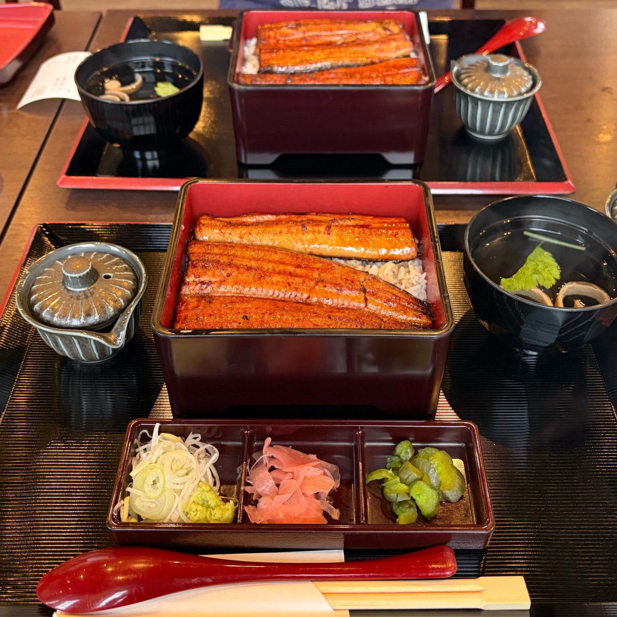 ASNOVA_Tokyo's tweet photo. おはようございます☀
週末はちょっと贅沢にうなぎを食べに行きました！
わさびとネギで食べるのがとっても美味しかったです！⛅️

梅雨入りとなりじめじめした天気が続きますが、今週もよろしくお願いいたします🙇

#建設業 #足場 #ASNOVA #営業女子 #うなぎ 
#企業公式相互フォロー https://t.co/kD4c5hqBiB