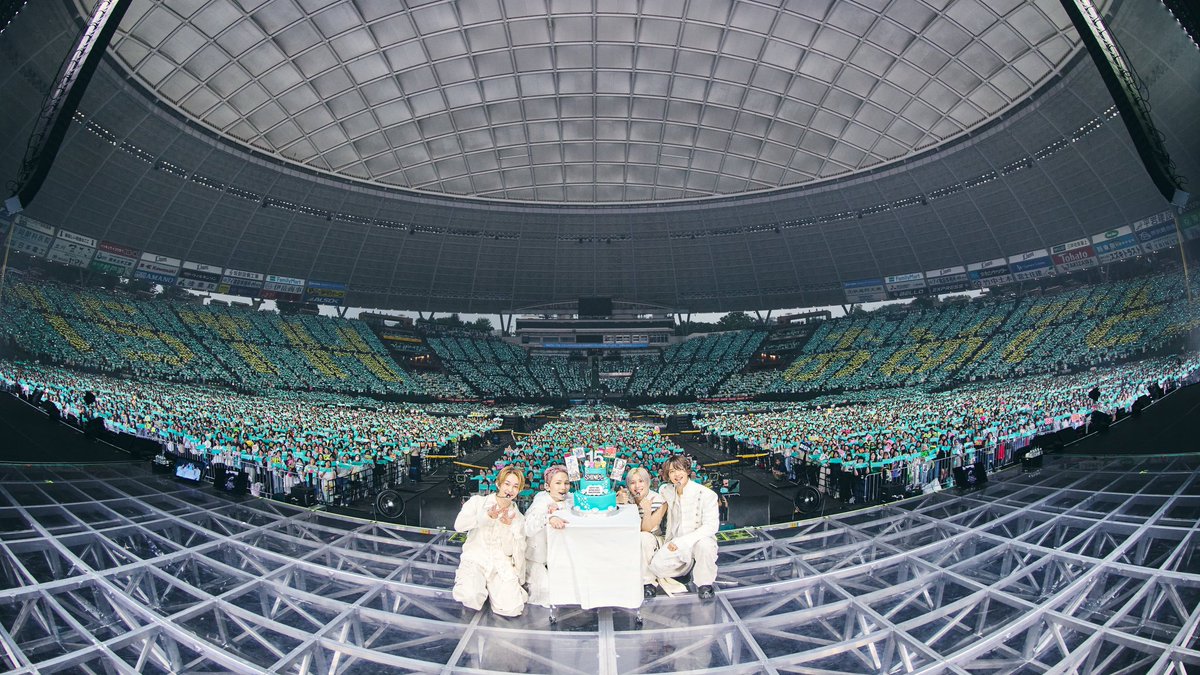 annintaeminkey's tweet photo. 昨日のSHINeeのライブ楽しかったー♡
ありさちゃんと参戦できて良かった！
来年も絶対、SHINeeに会いに行きます！ https://t.co/vHyG6qoGgy