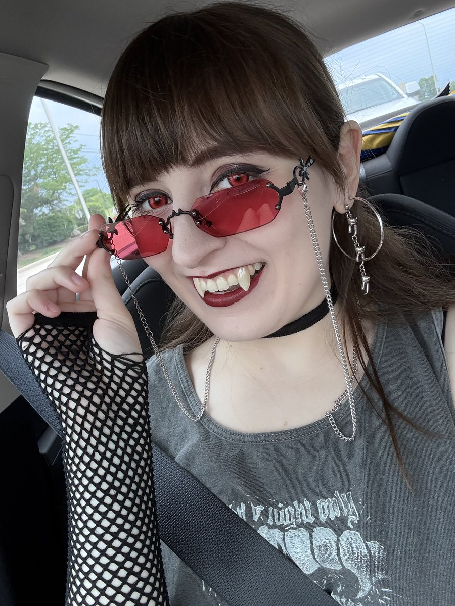 damzoop's tweet photo. Vampire Lestat watch party look ❤️‍🔥 https://t.co/7NjpOOqL92