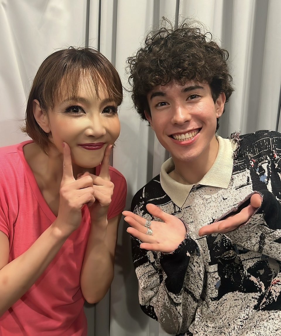 Misato_H213's tweet photo. 『#BOOP!』一昨日のソワレ観劇させていただきました!!
最高に楽しかったです🥲

感想は文字数が足りないのでぜひ画像をご覧ください✨

#柚希礼音 さん #松下優也 さん
#青柳塁斗 さん #まりゑ さんとお写真撮らせていただきました!!📸

みさと

 #東島京 https://t.co/6JS9TCLfrr