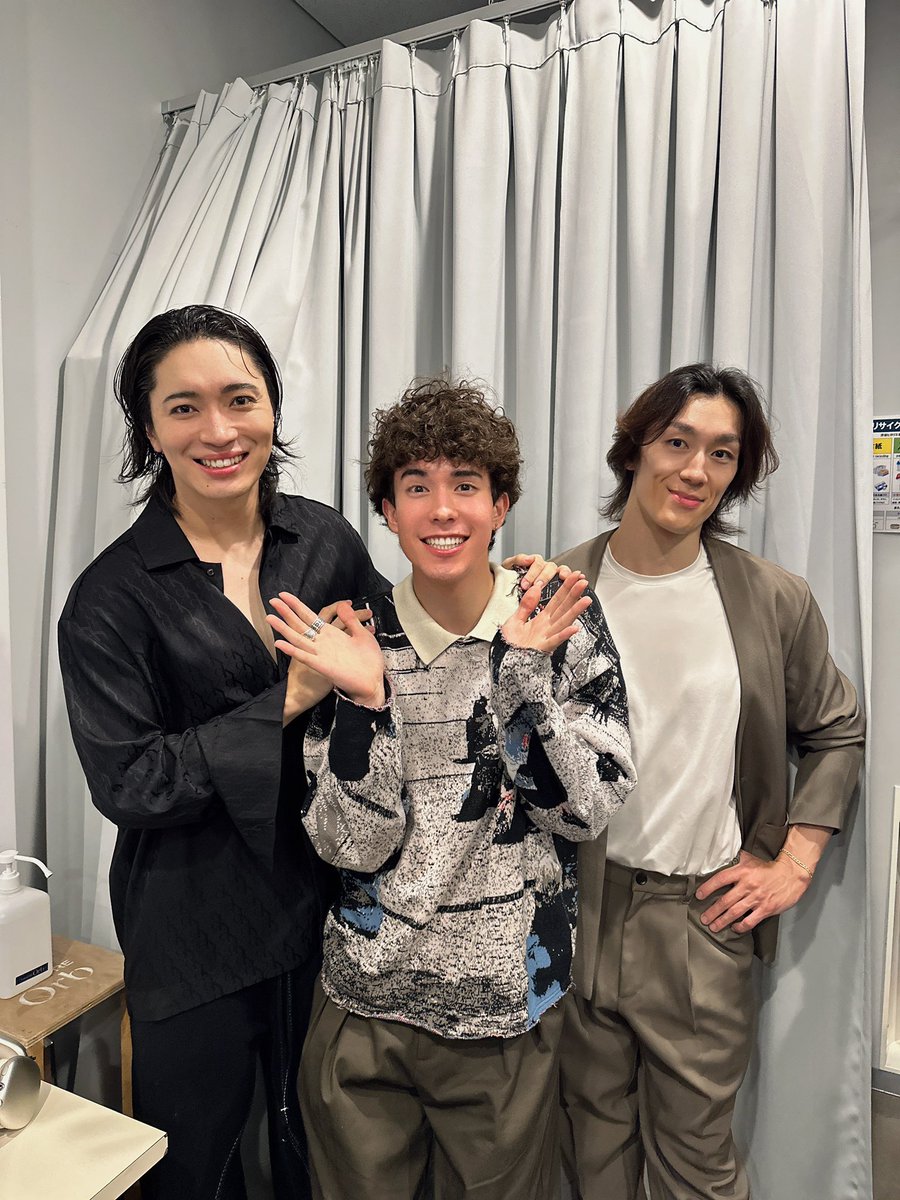 Misato_H213's tweet photo. 『#BOOP!』一昨日のソワレ観劇させていただきました!!
最高に楽しかったです🥲

感想は文字数が足りないのでぜひ画像をご覧ください✨

#柚希礼音 さん #松下優也 さん
#青柳塁斗 さん #まりゑ さんとお写真撮らせていただきました!!📸

みさと

 #東島京 https://t.co/6JS9TCLfrr