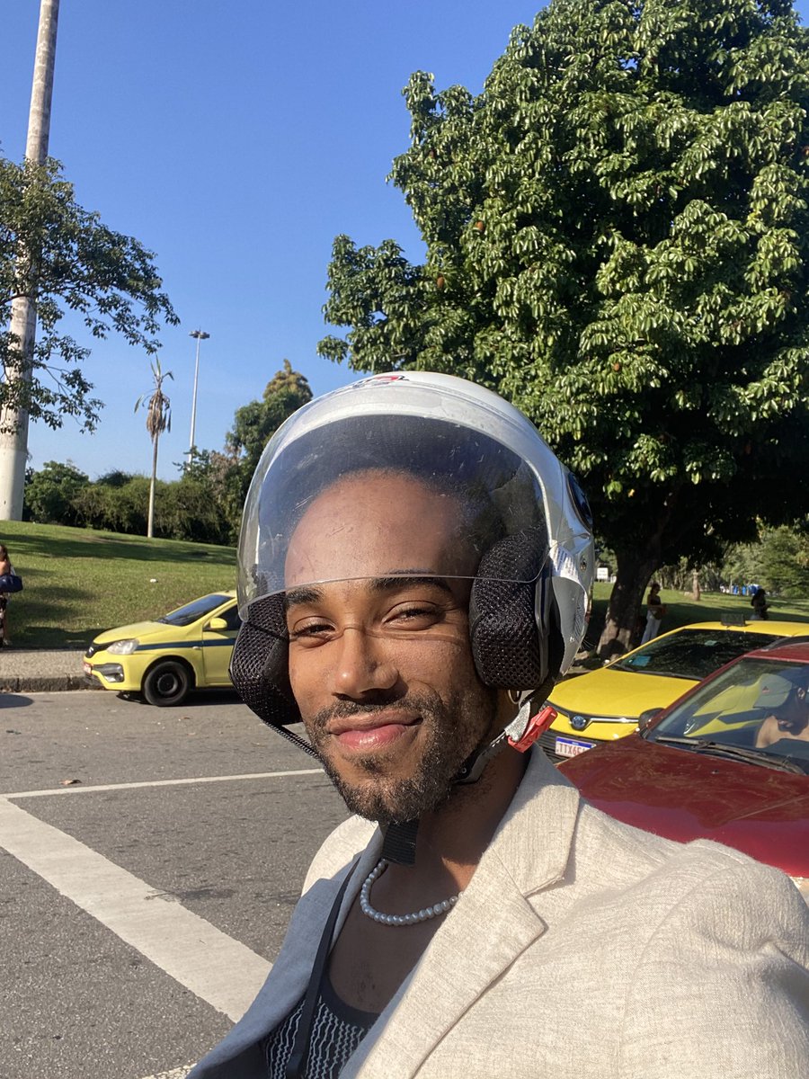 euDshan's tweet photo. Um boy chapado passando na sua tela pra dizer: Nada de ruim vai nos impedir jamais de fazer nada se tivermos esperança de que tudo vai da certo em algum momento. https://t.co/CMvWZbWwA0