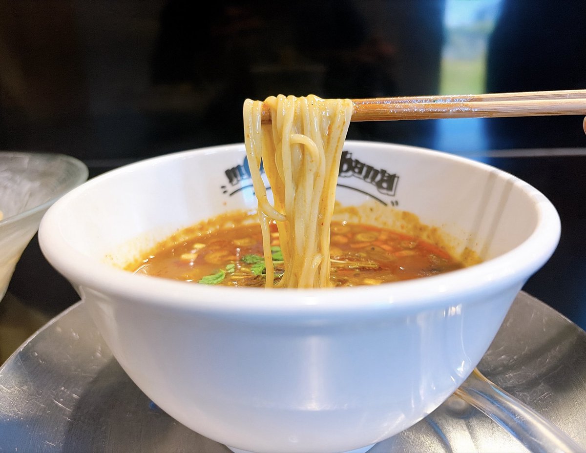 nitrow0213's tweet photo. SKB店長イチオシ！
菊川市 menya787さんへ

牡蠣とカレーのつけ麺 1500円と
ごはん 100円をいただきました😋

牡蠣よりも牡蠣感MAXな
冷たい濃厚牡蠣まぜそばを、
スパイシーなカレーつけ汁に
くぐらせて啜る(*´꒳`*)✨
ネットリと糸引くチーズが
実に淫靡で官能的♥️

ごちそうさまでした🍜
#menya787 https://t.co/ce3J47ZNSa