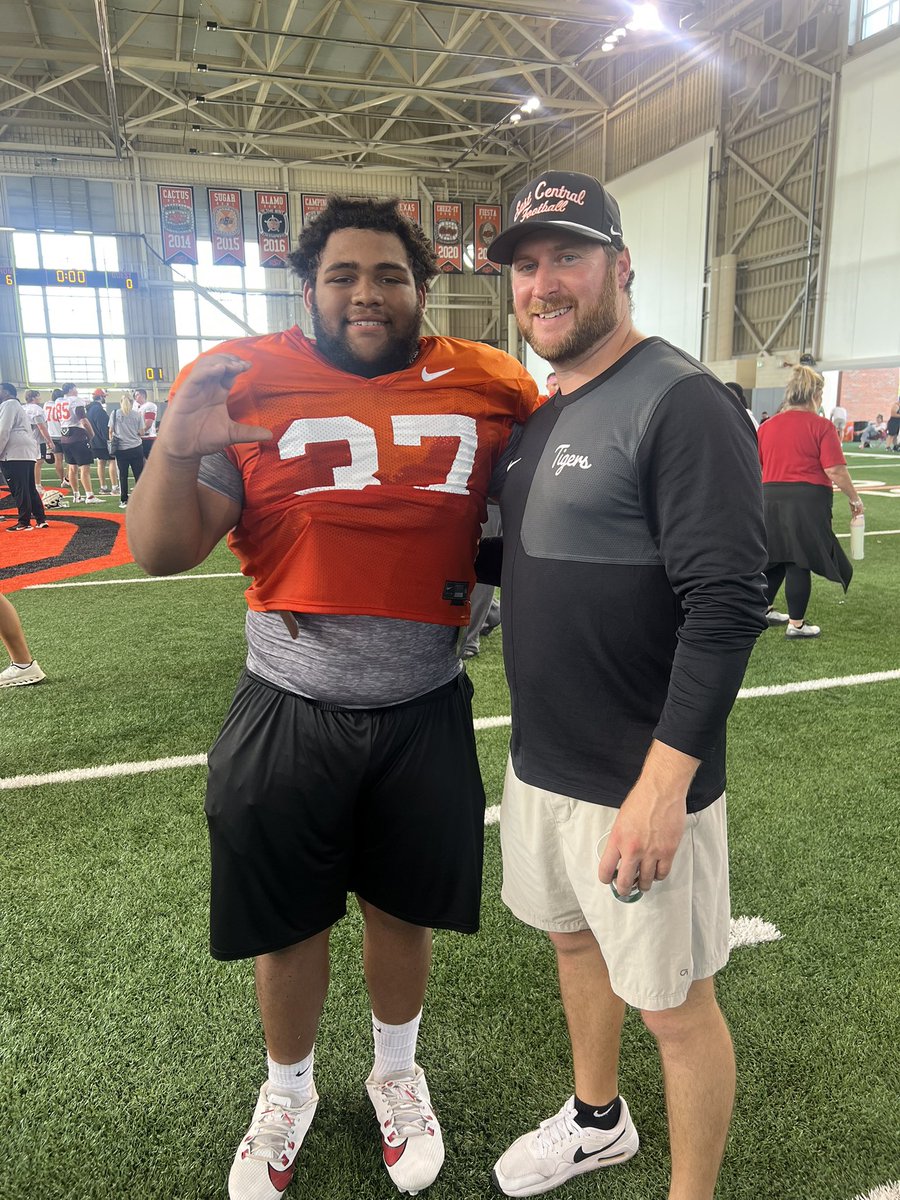KaidenFord36's tweet photo. After a great conversation with  @LitrentaJohn and @SethAguilera9 I’m blessed to have received an offer from ECU @CoachIngramECU @CoachTHendrix @R_C_Nolan @TraseJ125 @Roller_Koster11 @CoachJ1101 @Downum_FTG @FG_TigerFB @PrepRedzoneOK https://t.co/XRIvXqbTcu